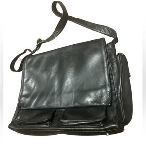 Danier MINT new as possible Black Leather Messenger/crossbody bag ultra soft